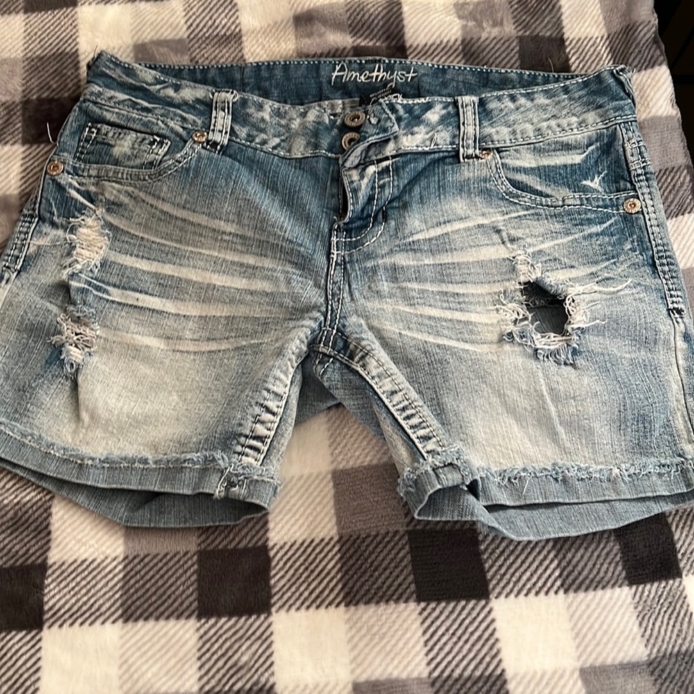 Blue jean short with holes